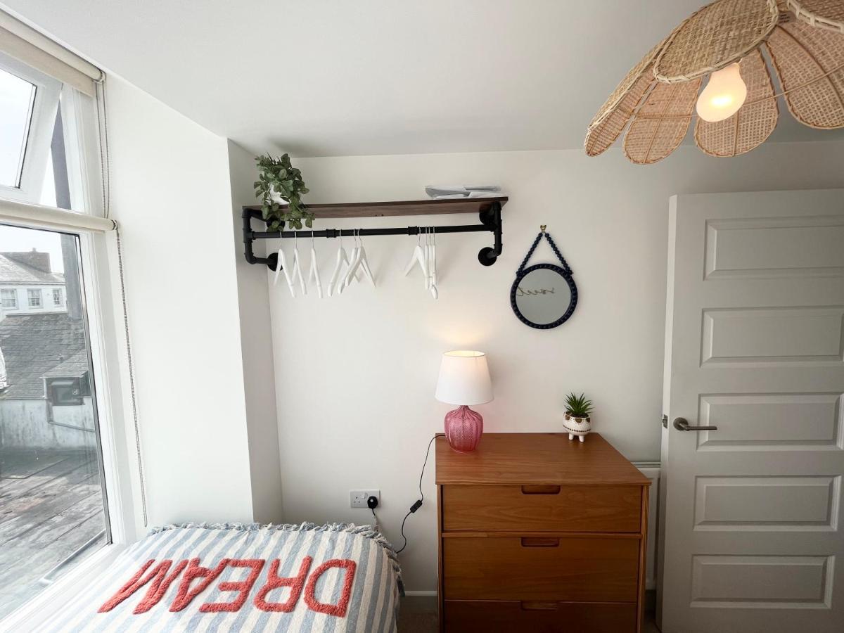 Apres Beach Apartment Sleeps 4 Penzance Exterior photo
